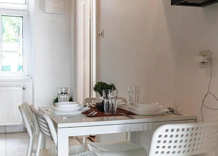 Comfy 2br Near U6 Station -long Term