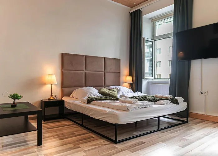 Comfy 2br Near U6 Station -long Term *