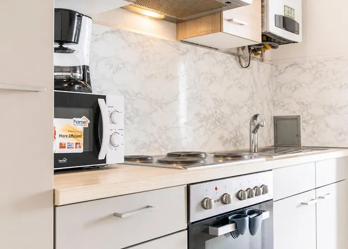 Comfy 2br Near U6 Station -long Term *